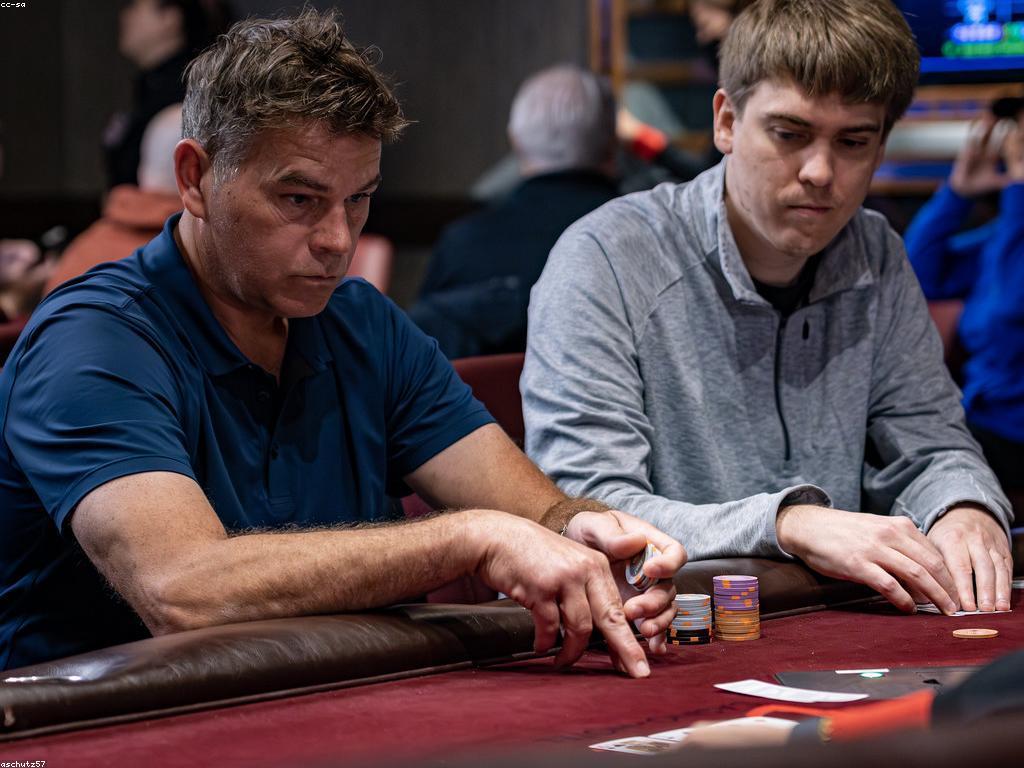 ស្លុតអនឡាញ: ការយល់ដឹងនិងការវិវត្តន៍